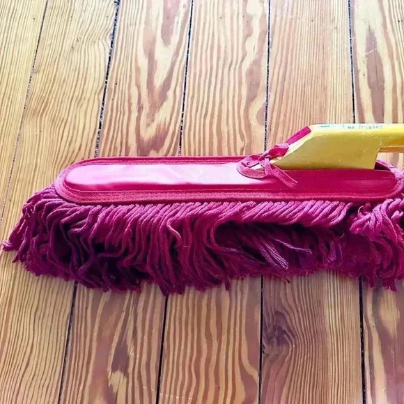 California Car Duster with Handle,Red - Picture 2 of 9